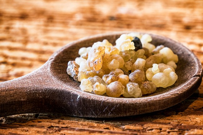 Ulei esențial de Tămâie Doterra pus sub limba. Suma tuturor beneficiilor posibile pentru sănătate.