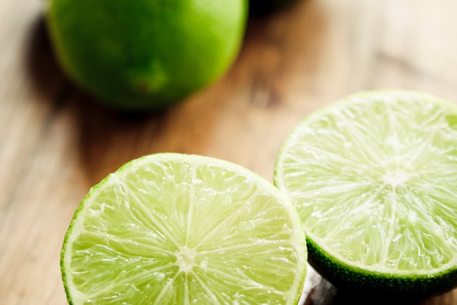 Remedii naturale contra tusei cronice cu ulei esențial de lămâie verde