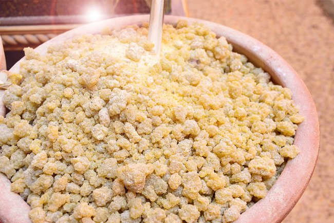 Descoperă puterea și echilibrul interior cu ajutorul uleiului de smirnă: un remediu natural căutat în lupta împotriva stresului și pentru armonia întregului organism