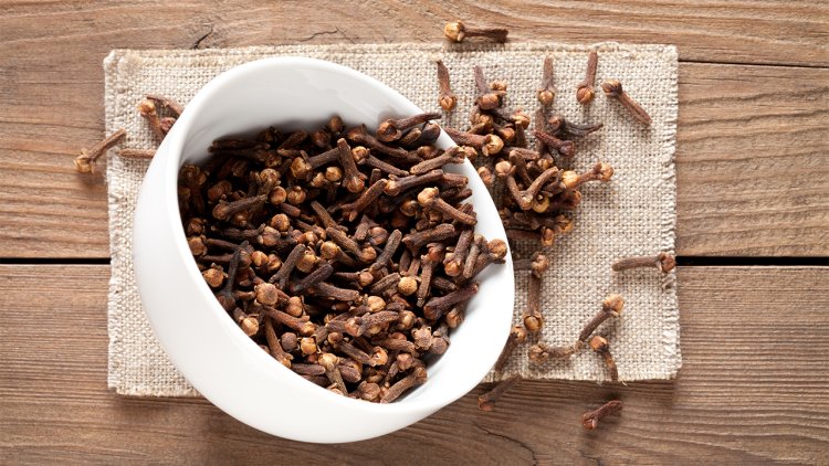 Remediu natural pentru dureri de tot felul: uleiul esențial de cuișoare vine în ajutorul tău!